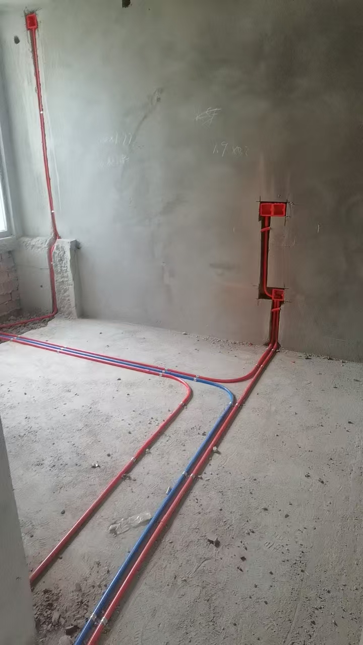 水电施工实拍：地面强弱电走线