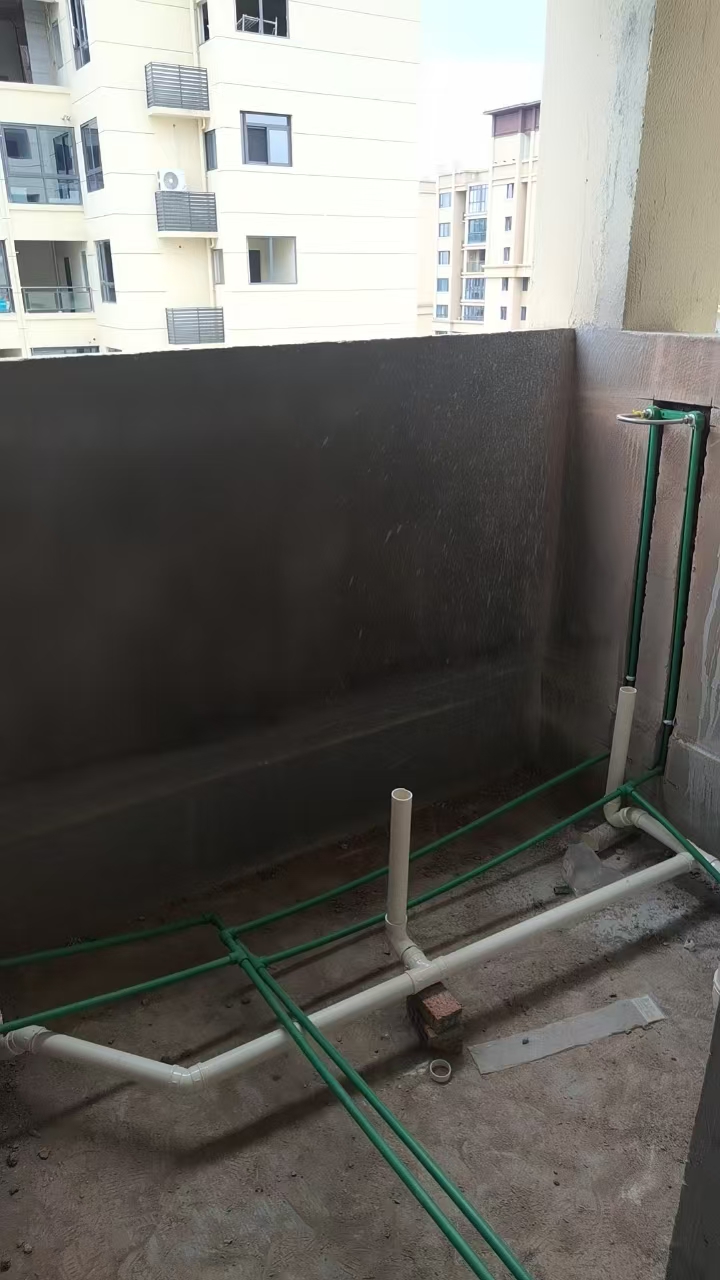 水电施工实拍：阳台给排水